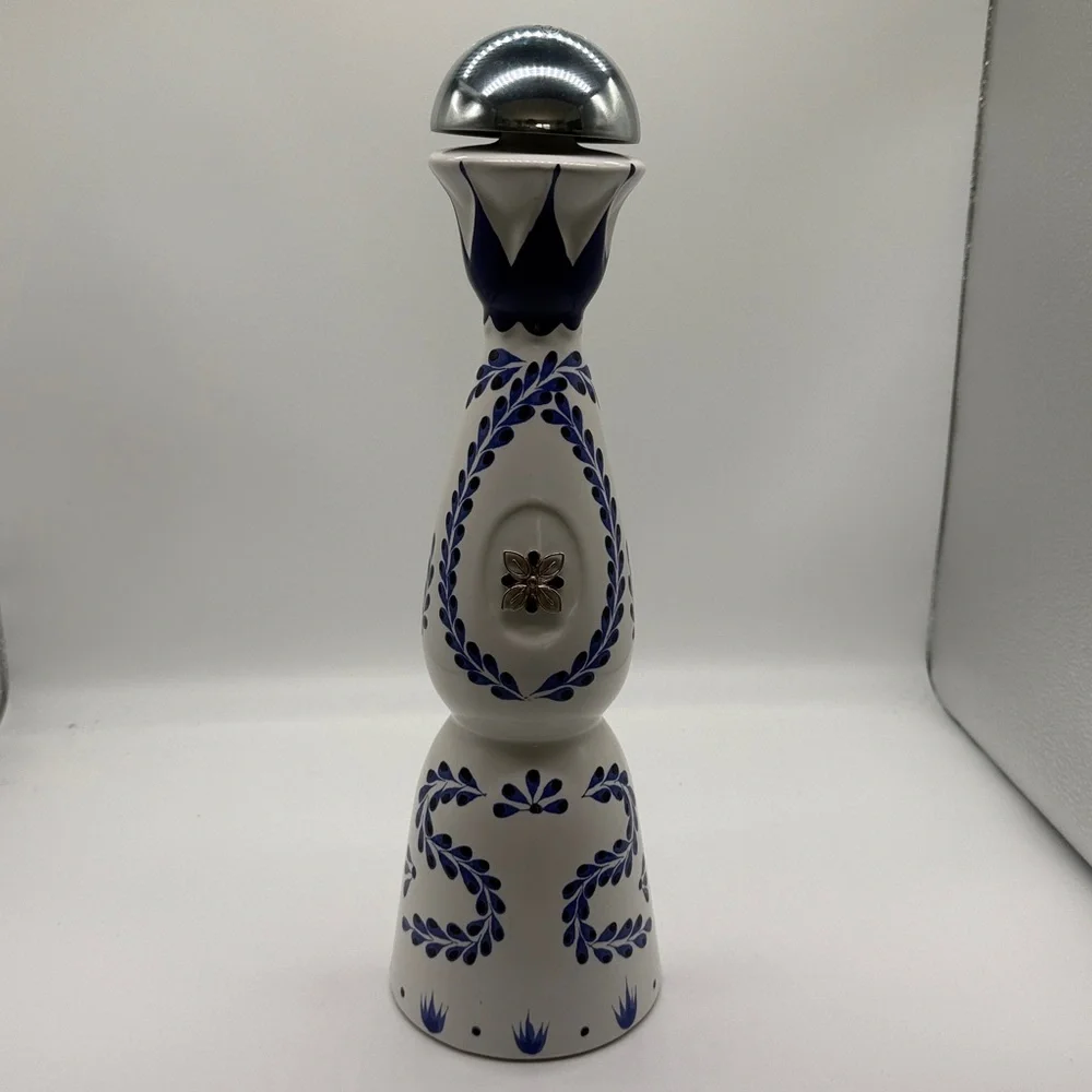 Clase Azul Reposado 750ml Tequila Bottle in Box. - Picture 2 of 9